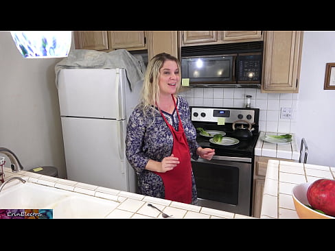 ❤️ Stepmom milking him in the kitchen before his date ❤️❌ Super porn at en-us.123sex.ru ﹏